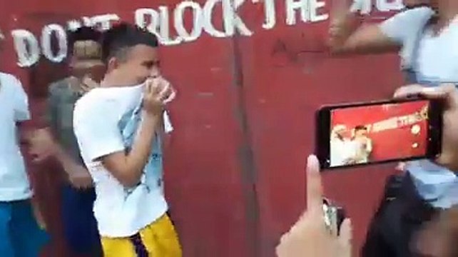 Un tour de magie qui a surpris ce garçon