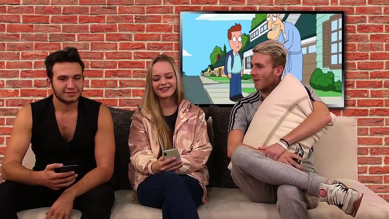 Bende betört egy fürdőbe? | Én még soha [KÖZÉPSULI TV]