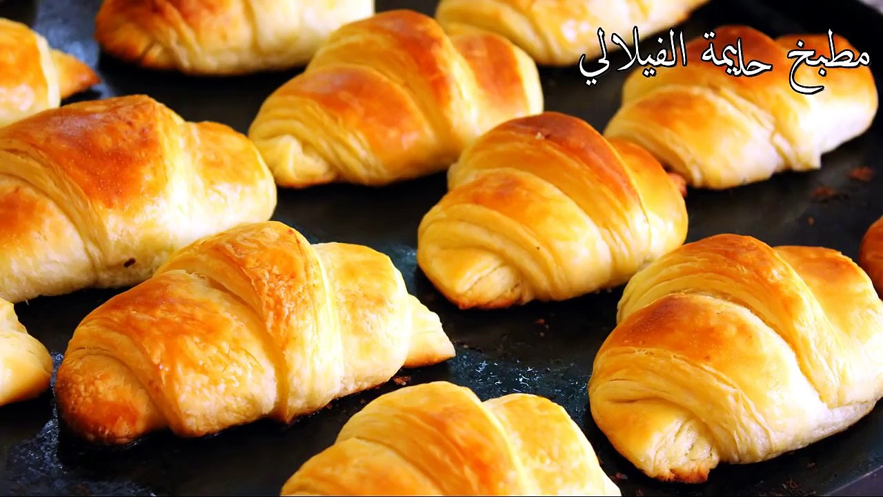 لن تفكري في شراء الكرواصةأوالبتي بان من المخبزة بعد مشاهدة هذا الفيديو اكيد