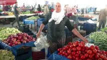 Antalyalı Pazarcı: Domates 6 lira, pahalı olunca daha iyi satıyorum