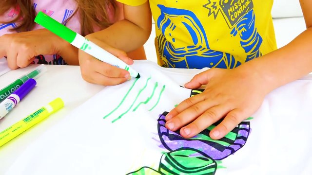 Vlad, Nikita and Mom paint T-shirts and caps! 3 Marker Challenge
