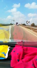 Rifiuti che cadono da camion nel barese, disagi per gli automobilisti "accade ogni giorno!"