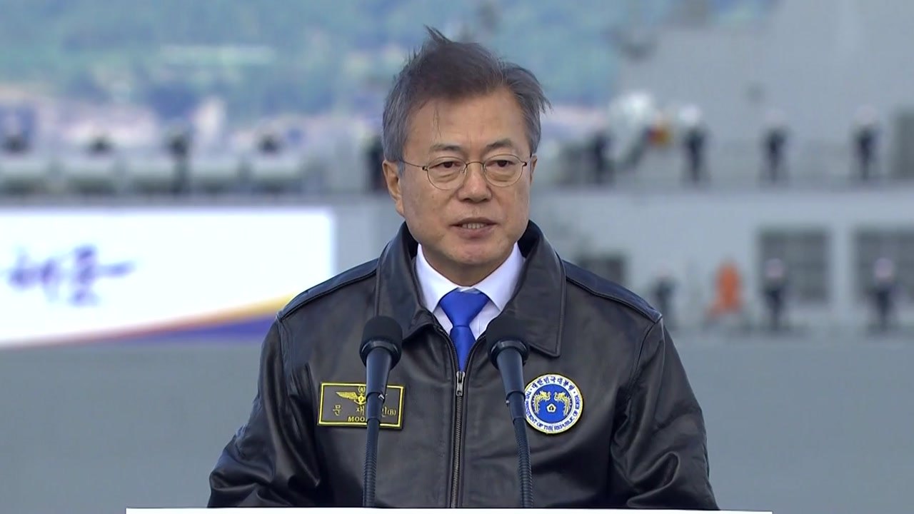 문 대통령, 해군 관함식 참석..."강정마을 고통 치유 앞장...평화의 거점 만들 것...