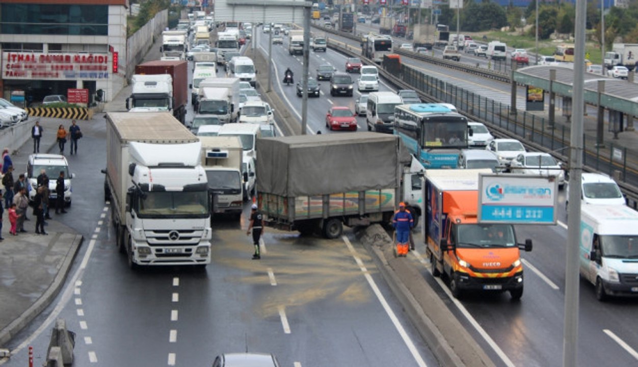 E-5 Yan Yolunda Kaza Üstüne Kaza