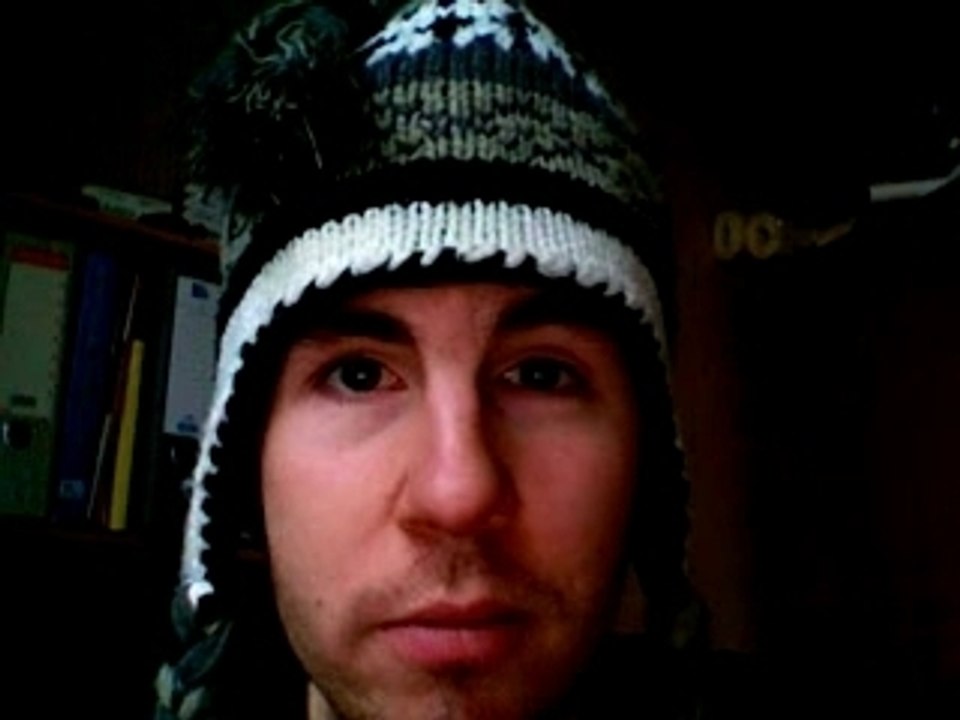 JE METS MON BONNET / TEASER
