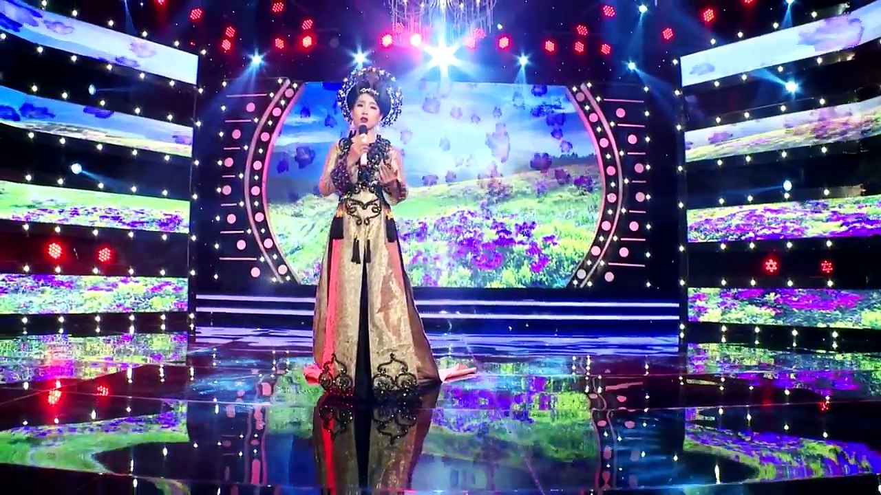 Cô Gái Hát Bolero Đường Phố Xinh Như Công Chúa Tại Sân Khấu Bolero - Lk Chuyện Người Con Gái Hái Sim part 1/2