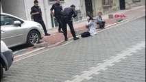 İstanbul Çocuklarının Gözü Önünde Eşini Bıçakladı
