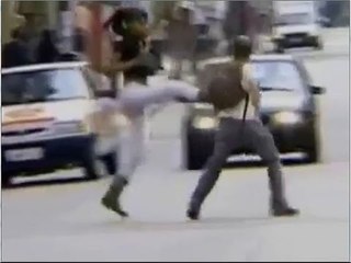 علقة ساخنة من فتاة برازيلية لشاب تحرش بها