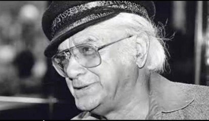 “Bazı şiirlerim vardır ki çok alakasız yerlerde yazılmıştır”