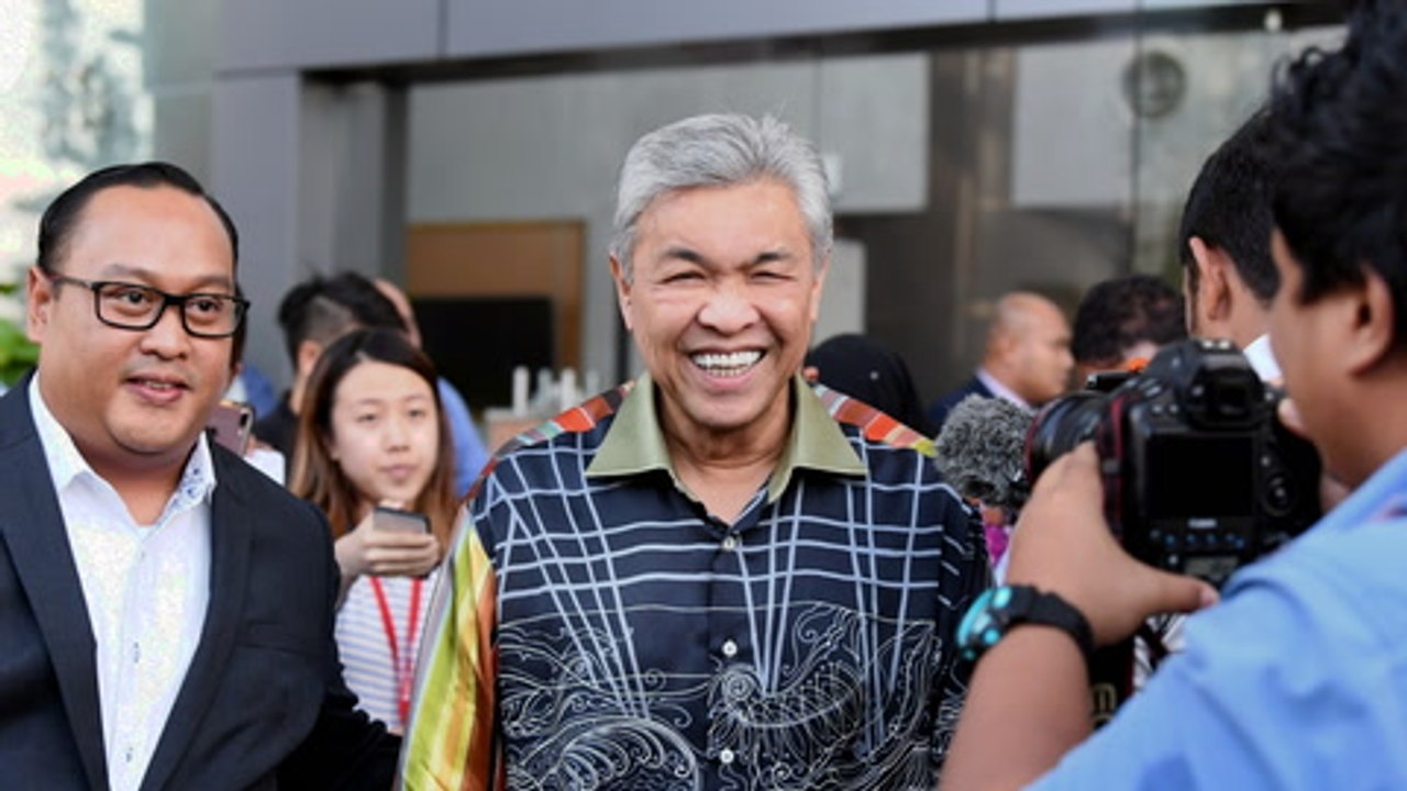 Zahid leaves MACC building after nine-hour inte...