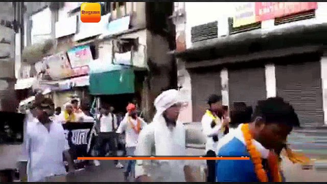 लखनऊ विश्वविद्यालय के सैंकड़ों छात्रों ने निकाली पद यात्रा