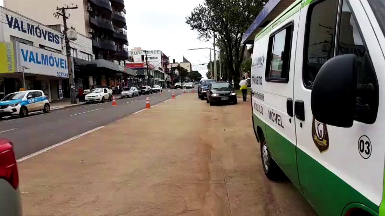 Cettrans realiza ação educativa na Av. Brasil