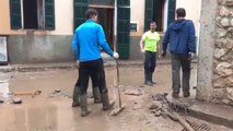 Rafa Nadal ayuda en las tareas de limpieza de Sant Llorenç tras las inundaciones