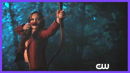 RIVERDALE 3x01 Chapter Thirty-Six "Labor Day" - Cheryl shoots a Goolie with a bow and arrow (2018)