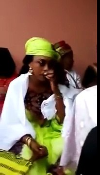 Cheikh Béthio exhibe le milliard offert par ses talibés