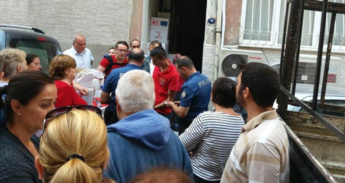 Suriyelilere Gelen Yardım Kolisi, Mahalleyi Karıştırdı: Suriyelilere Var da Bize Yok mu!