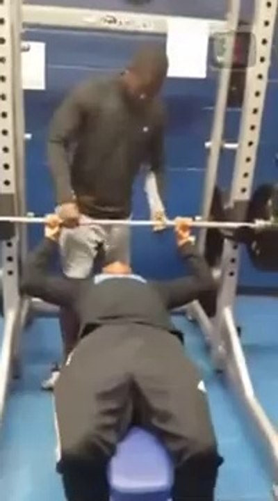 BENCH PRESS FAIL, GUY TRIES TO BENCH PRESS 185 LBS AND FAIL