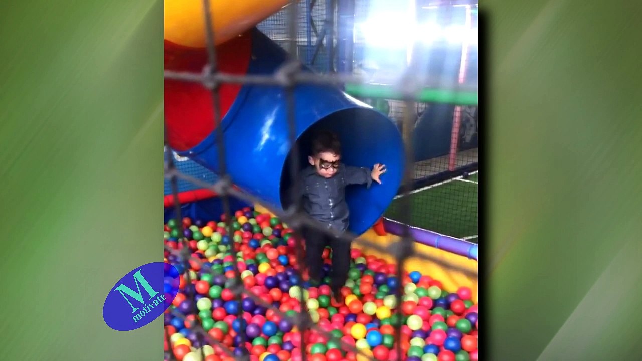 El hijo de Ariadne Díaz y Marcus D'Ornellas, Diego se disfraza de Batman