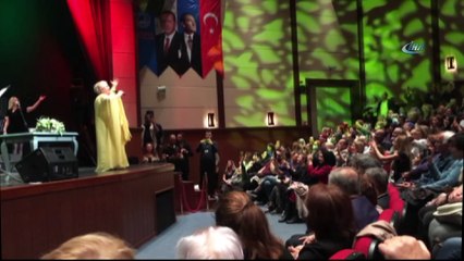 Neşe Karaböcek'ten nostalji gecesi