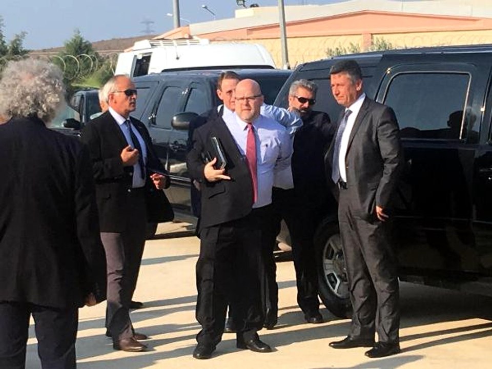 ABD'li Rahip Brunson'ın Eşi ve ABD Maslahatgüzarı Duruşma Salonuna Geldi