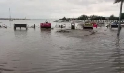 Silivri'de Sahil Yolu Sular Altında Kaldı