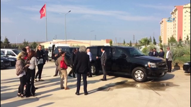 Brunson’un eşi ve ABD Maslahatgüzarı duruşma salonuna geldi