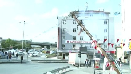 Yola Sarkan Kablonun Altından Geçen Kamyonet Sürücüsü Canını Hiçe Saydı