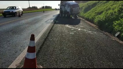 Táxi se envolve em colisão de trânsito na BR-277