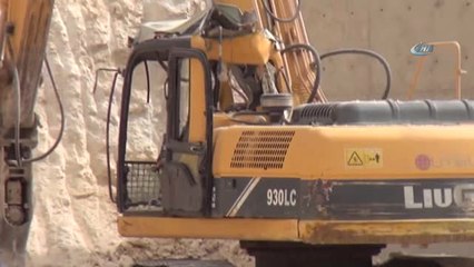 Dinamit Patladı, Kepçe Operatörü Öldü