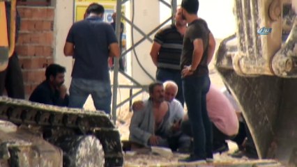 Dinamit patladı, kepçe operatörü öldü