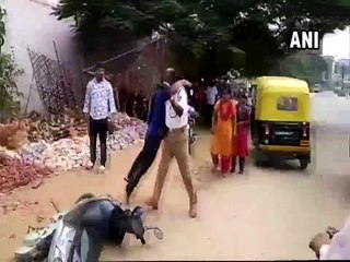 வாகன சோதனையில் ஈடுபட்ட போலீசை தாக்கிய வக்கீல்-வீடியோ