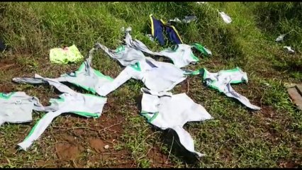 Uniformes escolares são descartados no Universitário