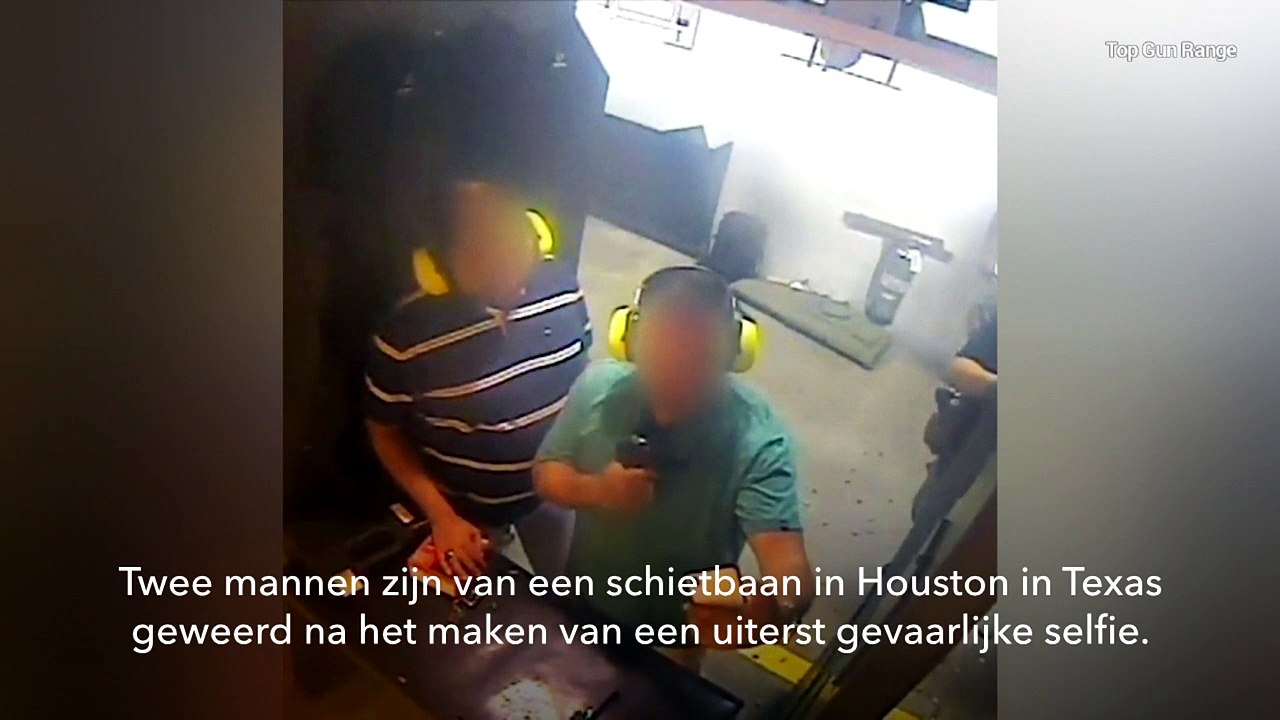 Man richt vuurwapen op hoofd voor selfie