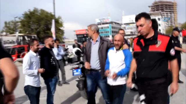 Oğlunun yanında üzerine benzin dökerek kendini yakmak istedi