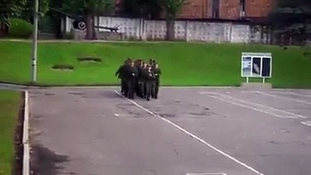 Ryska armen sjunger Barbie Girl.... :)Glöm inte att gilla helt NYA Lajkat Video - bara videoklipp!