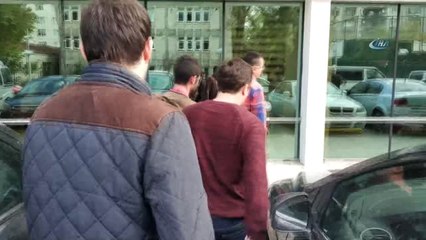 Gazetecilere, "Biz Temiz İnsanlarız Çekmeyin" Diyen Genç Dolandırıcılıktan Tutuklandı