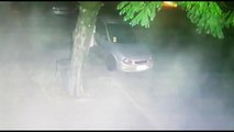 Vídeo mostra suspeitos de abandonarem carro furtado