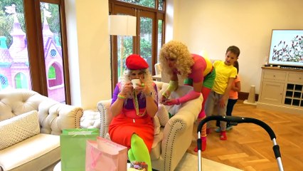 К нам приехала Подружка няни с маленькой коляской и Kids VS babysitters