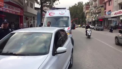 Arabasında Uyuyakalan Sürücüyü Polisler Uyandıramayınca 112'den Yardım İstendi