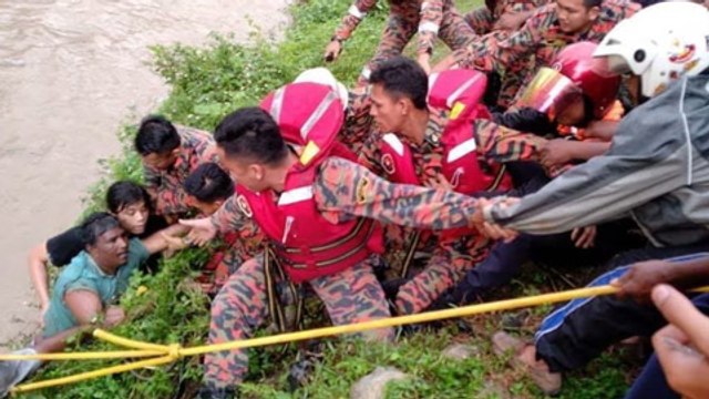 Bangladeshi worker rescued by public and firefighters