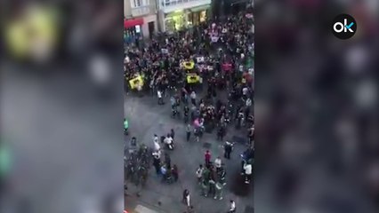 Abucheos e insultos a la bandera de España en Vitoria