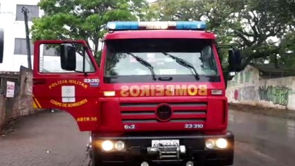 Bombeiros são acionados na Rua Pernambuco