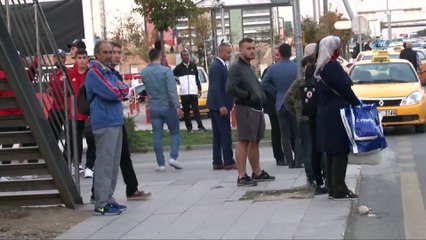 Kamyon yüklü tır üst geçide çarptı