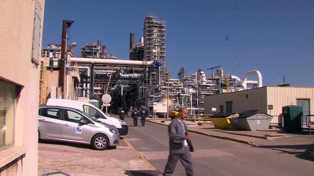 Un hélicoptère à deux rotors a dû être employé à Naphtachimie Martigues