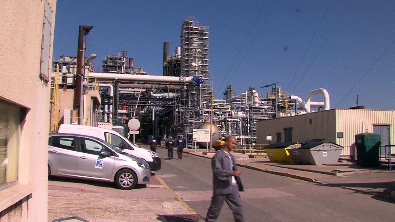 Un hélicoptère à deux rotors a dû être employé à Naphtachimie Martigues