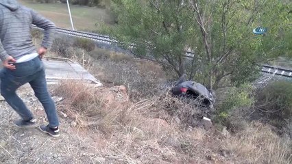 Sivas'ta Otomobil Şarampole Uçtu: 6 Yaralı