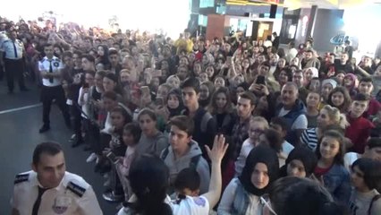 Yol Arkadaşım 2" Galası Bursa'da İzdihama Neden Oldu