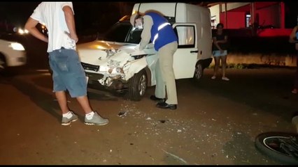 Colisão entre carro e moto deixa homem ferido