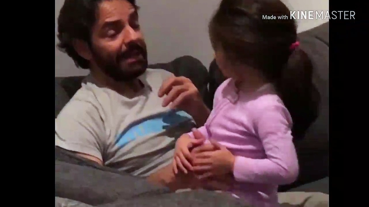 Eugenio Derbez le canta a su hija Aitana "la vaca lechera "