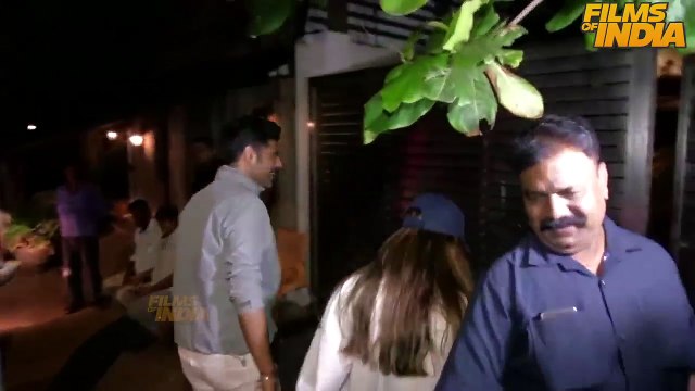 Shahrukh Khan, Gauri Khan & Karan Johar | Many bollywood Celebs At Zoya Akhtar's Bday Bash